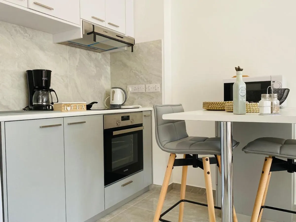 Pink Flamingo 1-Br Apartment In Lárnaca