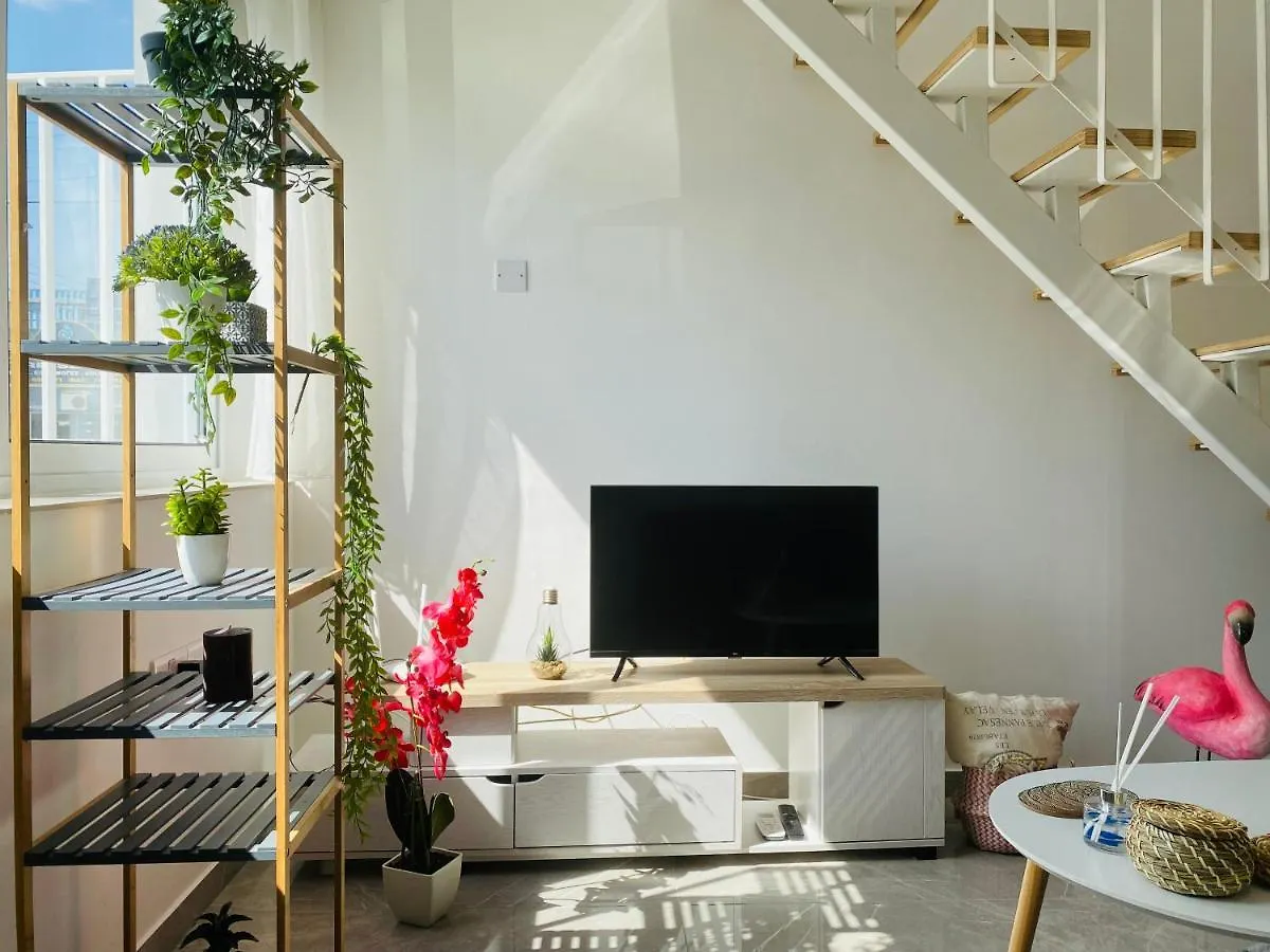 Pink Flamingo 1-Br Apartment In Lárnaca